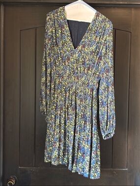Floral V-Neck Long Sleeve Knee Length Dress in Blue